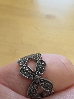🖤 Black Crystal Flower Ring - Silver Tone Plunder Size 7